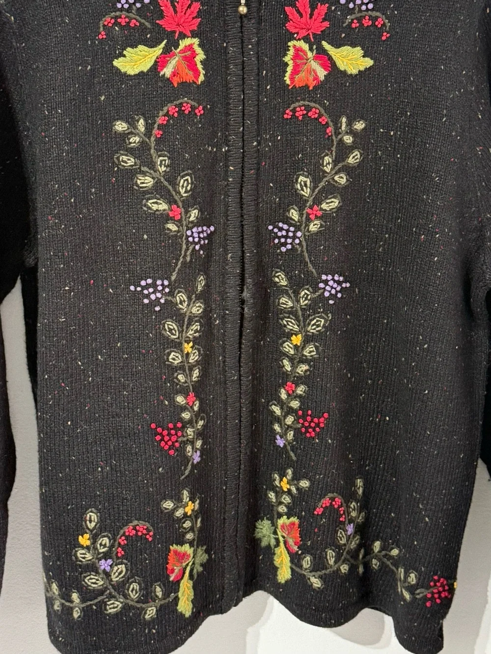 Croft & Barrow Full Zip Heavy Weight Cardigan Sweater. Vine Embroidery. Size XL